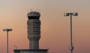 Pasajeros neutralizaron a joven armado que intentó abordar un avión en Australia