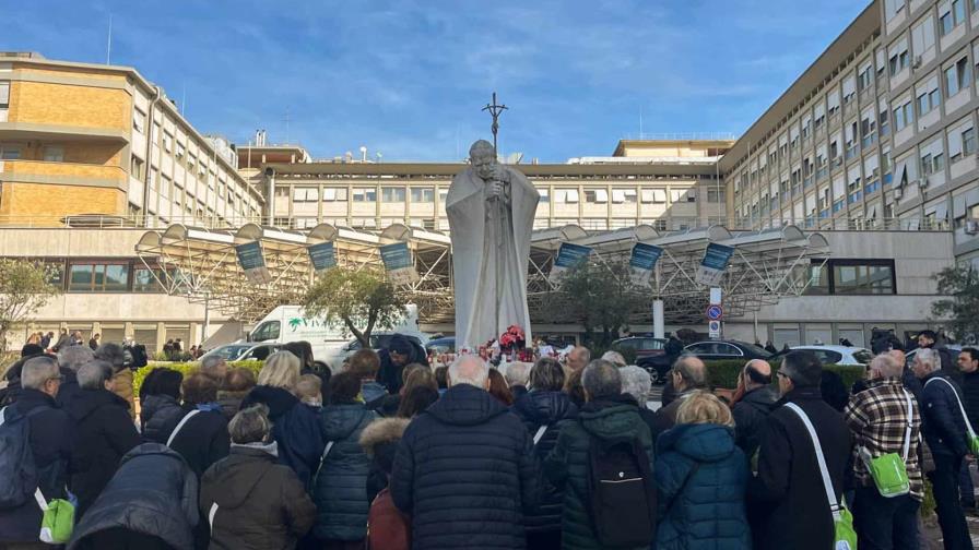 El papa encadena otra mejoría en sus problemas respiratorios tras trece días hospitalizado