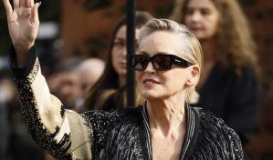 La actriz Sharon Stone asiste al desfile de Antonio Marras en la pasarela de Milán La actriz Sharon Stone asiste al desfile de Antonio Marras en la pasarela de Milán
