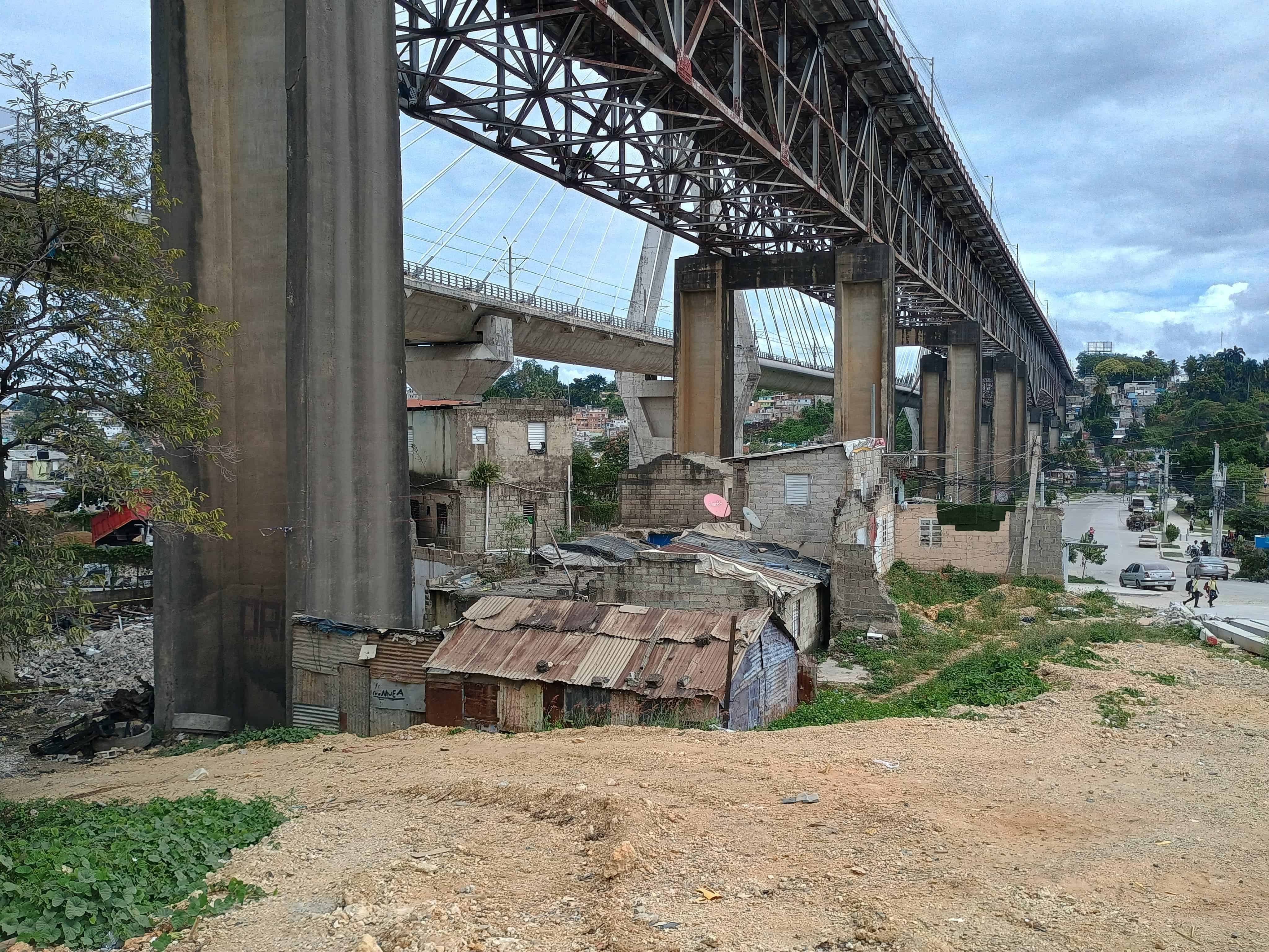 Todavía quedan algunas viviendas por derribar.