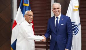 Luis Miguel De Camps asume como ministro de Educación