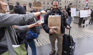 Trabajadores de Usaid recogen sus pertenencias tras decisión de eliminar la agencia Trabajadores de Usaid recogen sus pertenencias tras decisión de eliminar la agencia