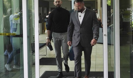 Los hermanos Tate piden libertad bajo fianza en Miami ante los cargos de trata de personas