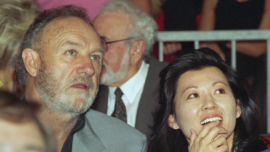 Gene Hackman, su esposa y su perro llevaban muertos un tiempo, muestra orden judicial