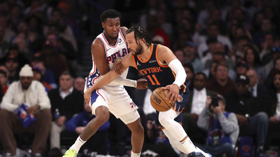 Karl Towns ausente por lesión, pero Knicks vencen a 76ers liderados por Brunson y Bridges