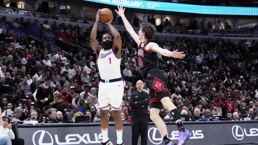 James Harden anota 30, Clippers superan 122-117 a Bulls y frenan racha de tres derrotas