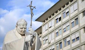El papa mejora en su décimo cuarto día hospitalizado pero sigue necesitando oxígeno El papa mejora en su décimo cuarto día hospitalizado pero sigue necesitando oxígeno