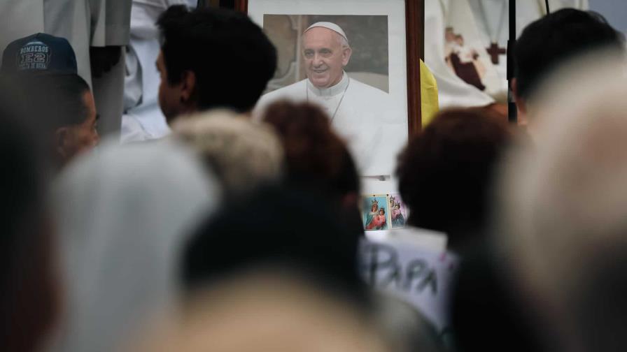 El papa Francisco desayuna con café y da la gracias a los fieles por las oraciones