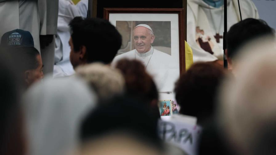 El papa Francisco requiere "ventilación mecánica no invasiva" tras empeoramiento respiratorio