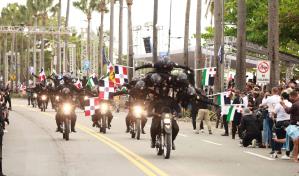 Cientos se deleitan con el armamento y destrezas en el desfile militar Cientos se deleitan con el armamento y destrezas en el desfile militar