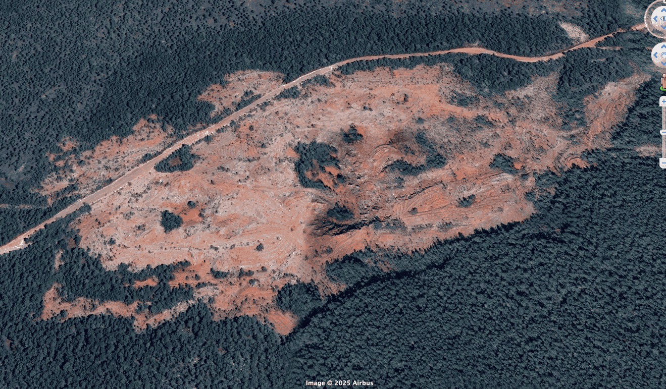 Así luce en la actualidad lo que fue la mina de bauxita en Aceitillar. 