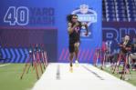 Maxwell Hairston de Kentucky corre 40 yardas en 4,28 segundos en el 2do día del combine de NFL