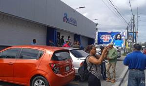 Asaltante roba dinero de la Asociación Romana de Ahorros y Préstamos; lamentan muerte del vigilante