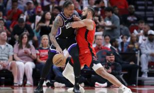 Kings se sobreponen a pérdida de Sabonis y vencen 113-103 a Rockets para hilar 3er triunfo