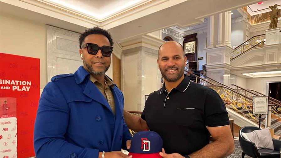 Albert Pujols y Nelson Cruz se muestran emocionados por los partidos de RD en el Quisqueya