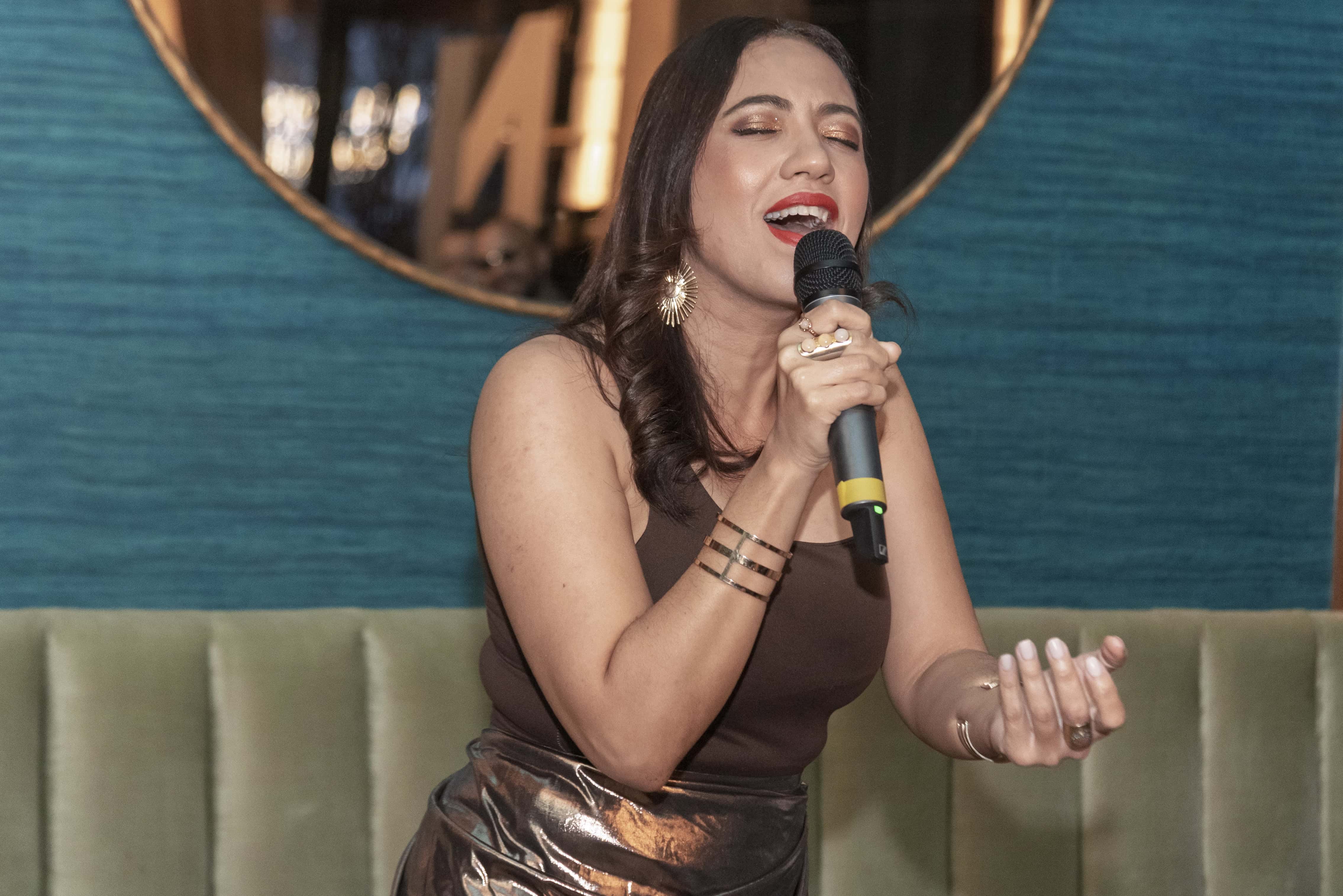La cantante Sabrina Estepan durante su presentación. 