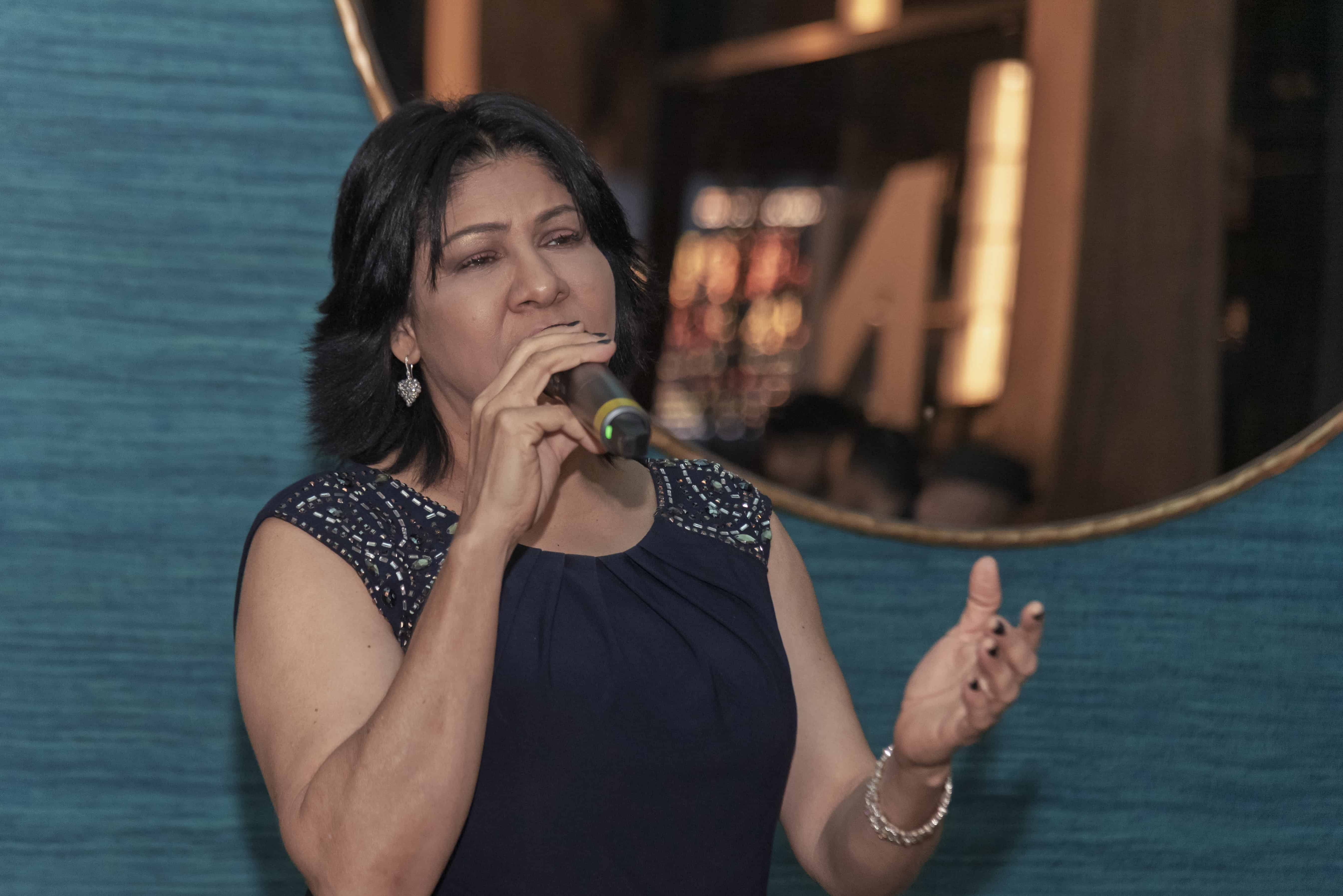 La cantante Johanna Almánzar durante su presentación.