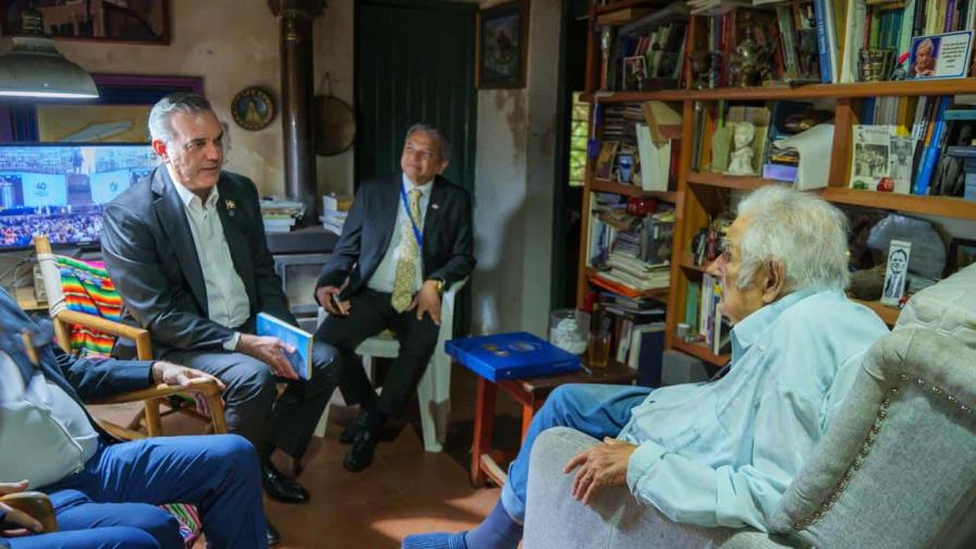 Abinader revela conversación con Pepe Mujica: "Pidió no creer en un mesías que llegue Abinader revela conversación con Pepe Mujica: "Pidió no creer en un mesías que llegue