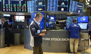 Wall Street abre en rojo horas antes de que se conozcan los aranceles globales de Trump