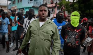 Barbecue impide a miles de haitianos celebrar peregrinación y sale a repartir dinero