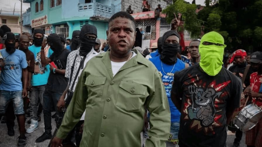Barbecue impide a miles de haitianos celebrar peregrinación y sale a repartir dinero