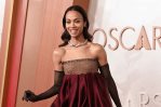 Así llegó Zoé Saldaña a la alfombra roja de los premios Óscar