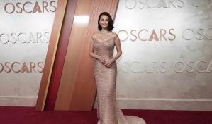 Selena Gómez lució un vestido en los Óscar con 16,000 gotas de vidrio y cristales