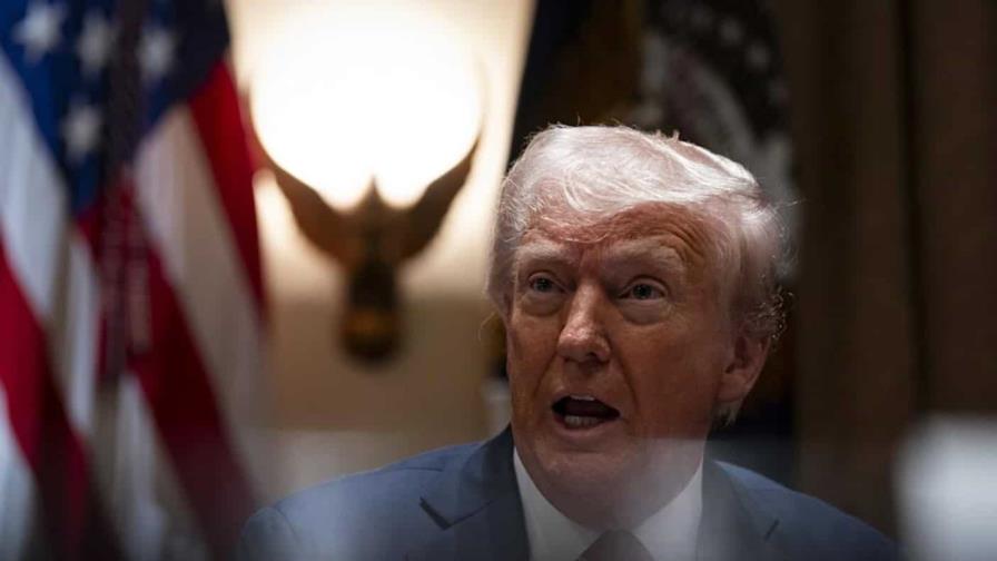 Grupos hispanos critican la orden de Trump de declarar el inglés el idioma oficial de EE. UU. Grupos hispanos critican la orden de Trump de declarar el inglés el idioma oficial de EE. UU.