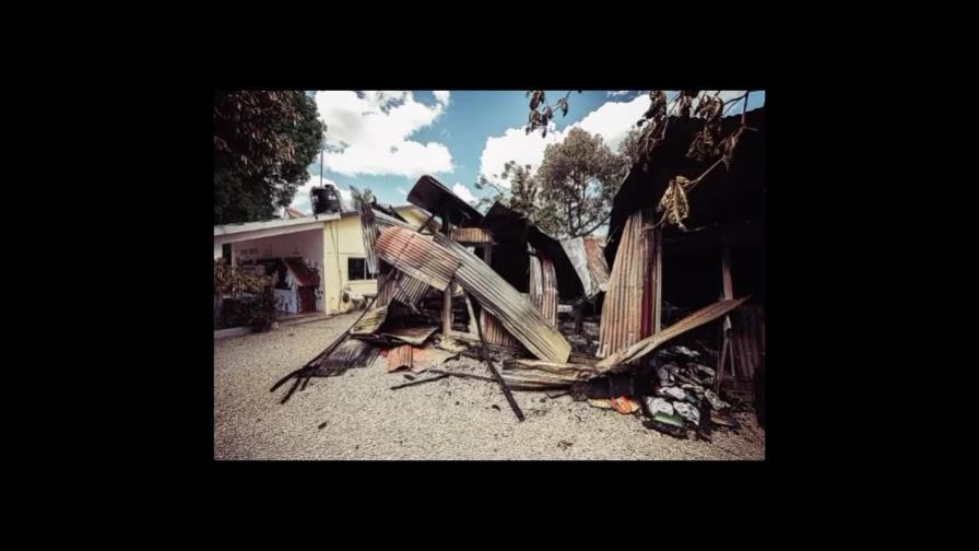 Un incendio destruye una escuela en Las Terrenas construida por una ONG de EE. UU. Un incendio destruye una escuela en Las Terrenas construida por una ONG de EE. UU.