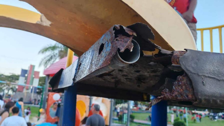Denuncian deterioro y falta de mantenimiento en el parque Italia de Santo Domingo Este