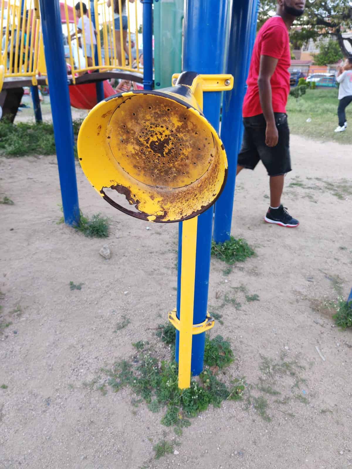 Imagen del mal estado del Parque Italia. 