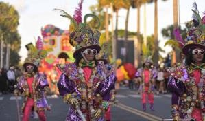 Comparsas y personajes imponen su creatividad y entusiasmo en Carnaval del Distrito Nacional