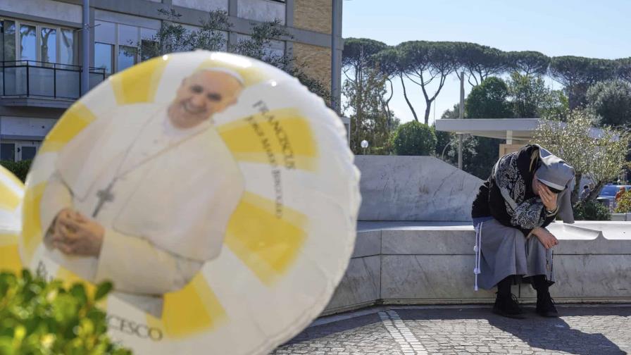 El papa Francisco sigue estable sin presentar episodios de insuficiencia respiratoria