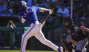 Rangers: Adolis García se someterá a una resonancia por dolor en oblicuo izquierdo