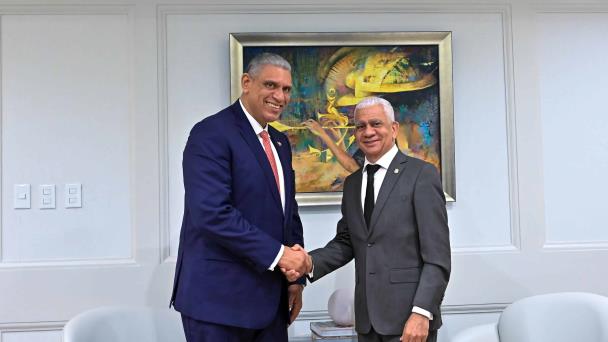 El cónsul de Nueva York propone la creación de dos nuevos reconocimientos para la diáspora