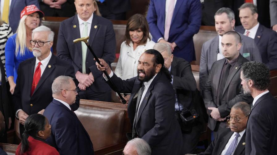 El congresista demócrata Al Green, expulsado por interrumpir el discurso de Trump