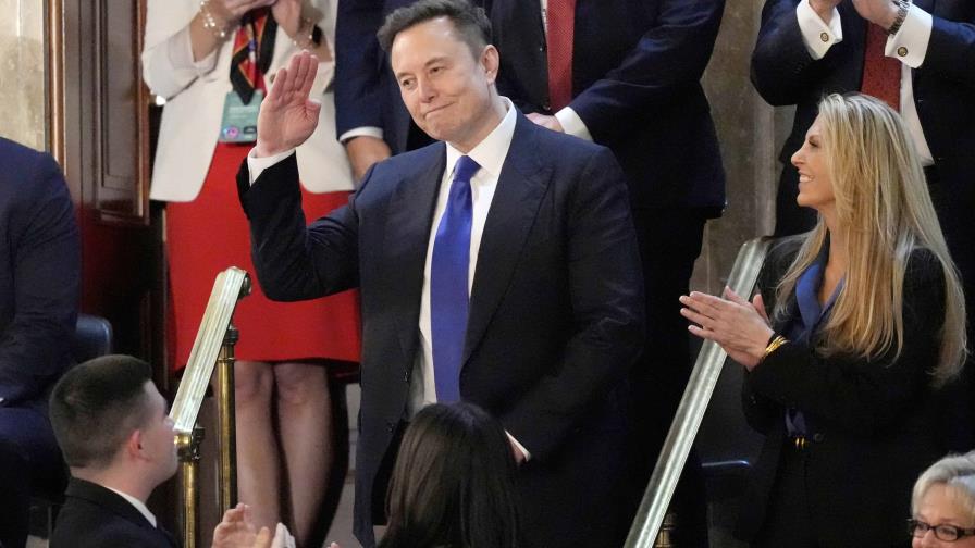 Republicanos ovacionan a Elon Musk en el Congreso durante el discurso de Trump