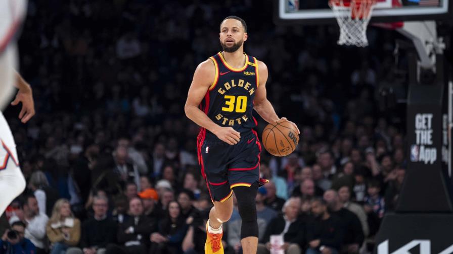 Stephen Curry anota 28 y los Warriors vencen 114-102 a Knicks