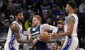 Reid anota 23 y Wolves se despegan en el cuarto para vencer a 76ers