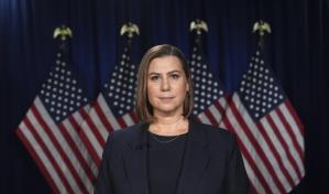 Elissa Slotkin critica las primeras acciones de Trump y ofrece a demócratas una forma de responder