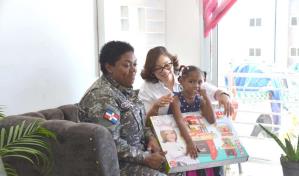 Mujeres en uniforme: la historia de sacrificio y esperanza de una madre policía