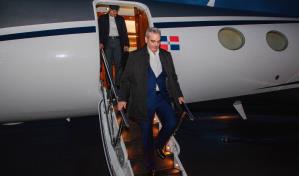 Abinader llega a Washington para participar en cumbre del sector textil