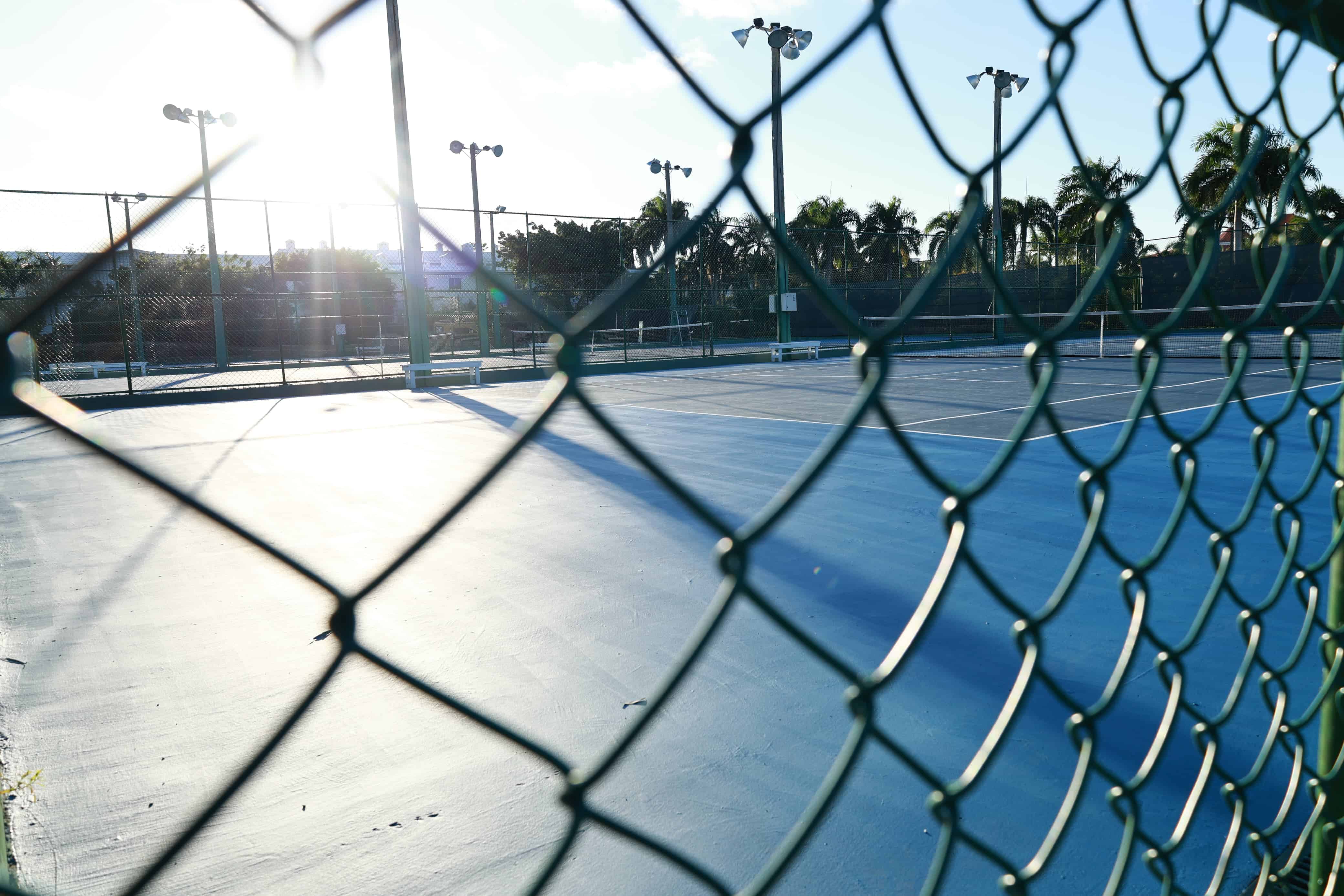 El hotel tiene cinco canchas de tenis de la marca Rafa Nadal. 