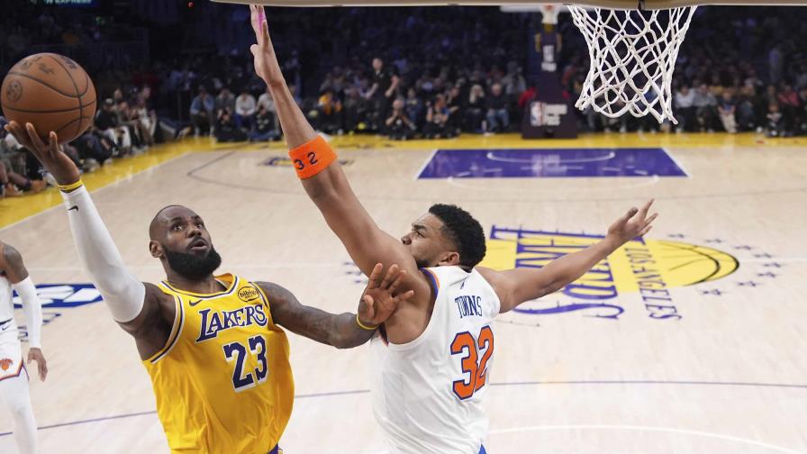 Doncic y James conducen a Lakers a una victoria sobre Knicks en tiempo extra