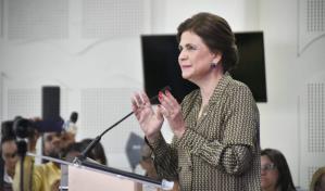 Raquel Peña encabeza lanzamiento de ejemplares de bolsillo de la Constitución dominicana