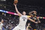 Jokic hace historia con el primer triple de 30-20-20 en la NBA en triunfo de Nuggets