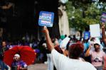 Protesta masiva en RD por el Día Internacional de la Mujer exige igualdad de género y derechos