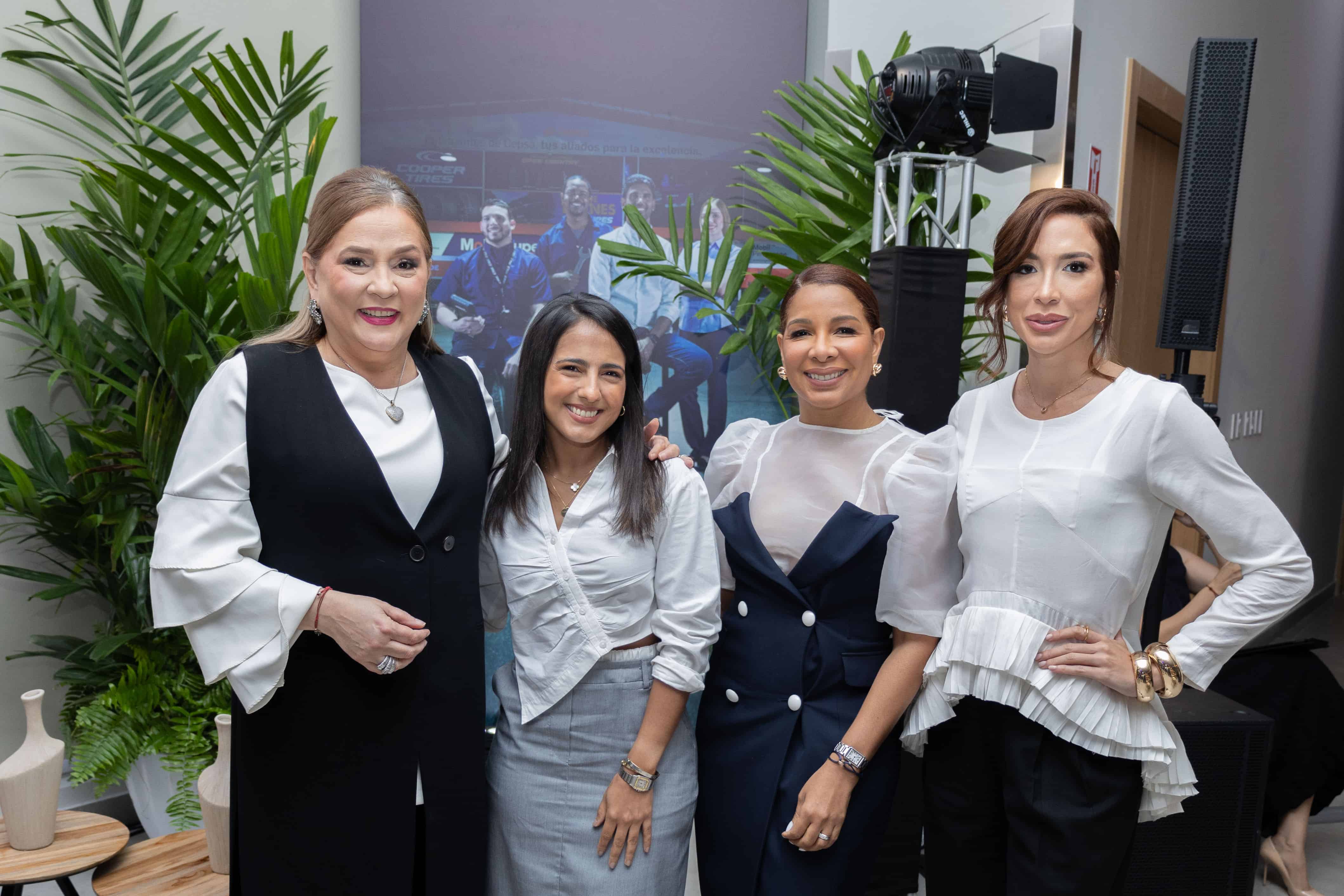 Jatnna Tavárez, Paloma de la Cruz, Karina Fabián y Gabi Desangles.