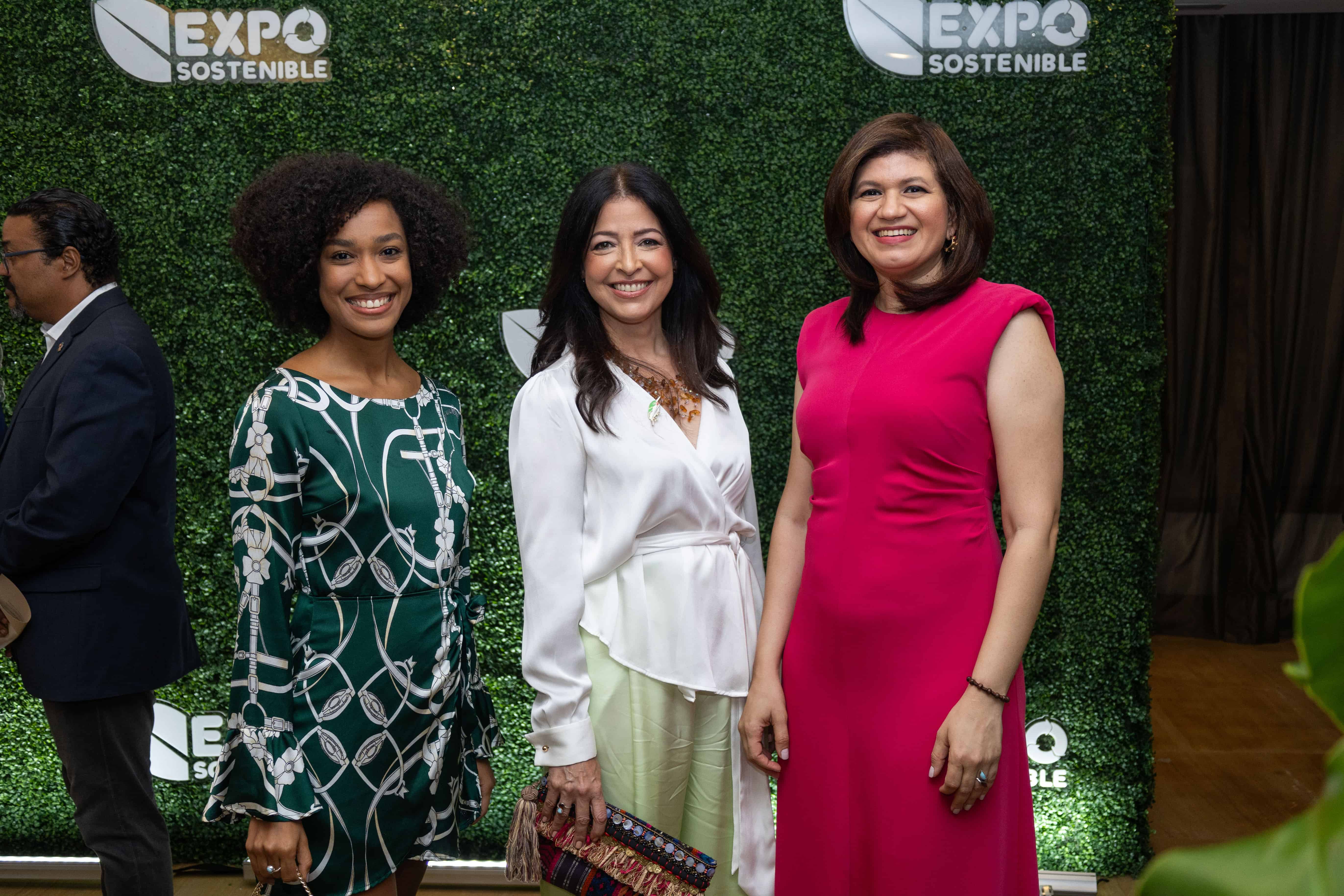 Saiurys Bonnet, Mónica Herrera y Lourdes Peguero.