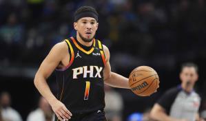 Booker y Durant ayudan a los Suns a vencer a unos Mavericks con muchas bajas